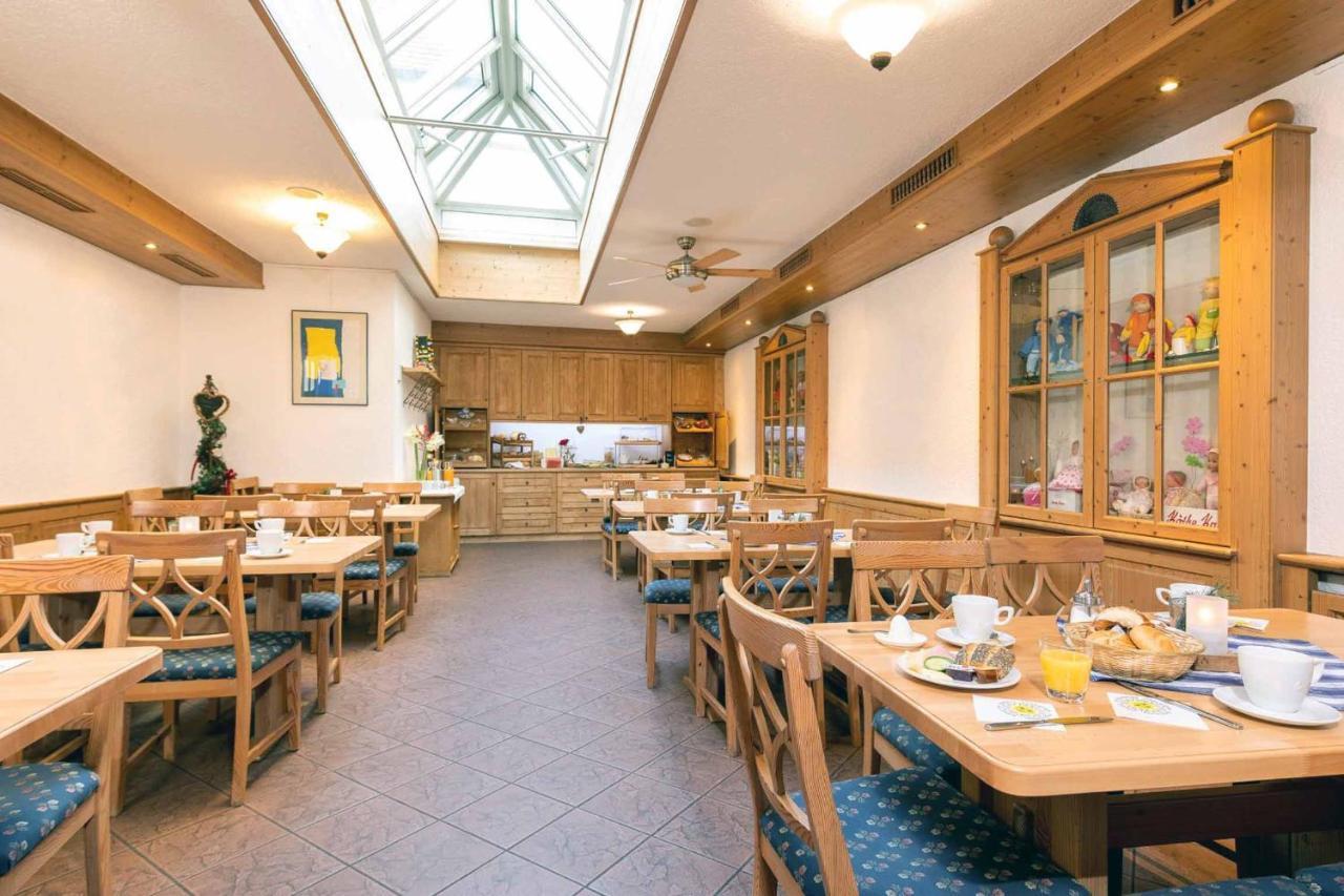 Hotel Restaurant Goldener Hirsch Donauwoerth Exterior photo